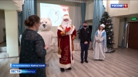 Депутаты региона вручили новогодние подарки в рамках акции "Чужих детей не бывает"