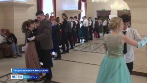 Во дворце детского творчества состоялся весенний бал Первых