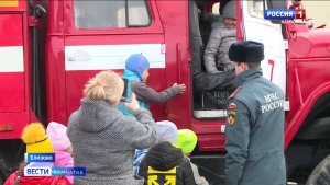 В Елизовскую пожарную охрану посетили необычные гости
