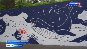 Уральские художники украсили подпорную стенку в районе краевой больницы