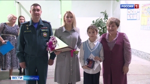 Четверокласснице, сообщившей о пожаре, вручили медаль за мужество
