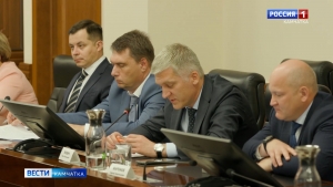 В Елизовском районе модернизировали детскую площадку и тренажерную зону
