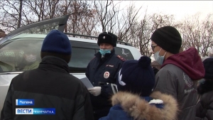 Паланские школьники напомнили водителям и пешеходам правила дорожного движения