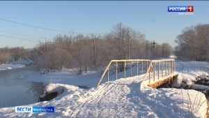 Волонтеры построили мост в Долиновке