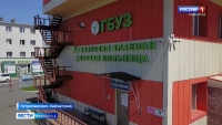 Следственный комитет выясняет обстоятельства падения ребенка из окна в Рыбачьем