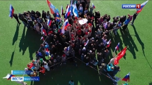 В Усть-Камчатске прошел флешмоб в поддержку мобилизованных