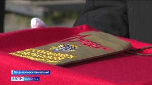 Делегация с Камчатки передала горсть земли в музей Севастополя