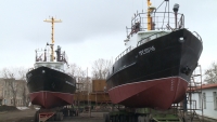 Три рыболовецких судна готовят к спуску в Вилючинске
