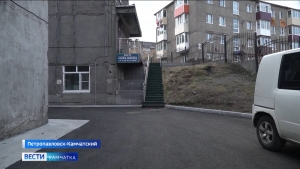Территорию Детской инфекционной больницы благоустроили