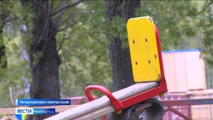 Детские площадки будут очищать вне зависимости от сезона