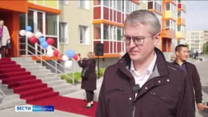 Елизовские медработники празднуют новоселье