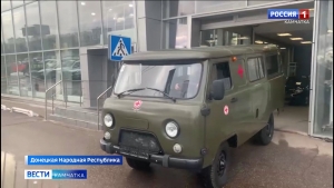 Машины УАЗ для медицинской помощи и груз с автозапчастями отправлены в зону СВО