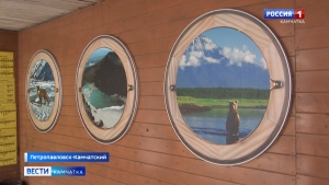Декоративные иллюминаторы на остановке "Аллея флота" пришлось заменить
