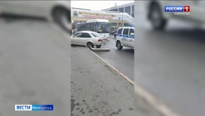 На перекрестке в районе КП произошло столкновение автомобиля с автобусом