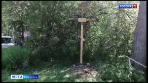 Сотрудники Мильковского лесничества отреставрировали памятный крест