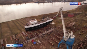 На Рыбинской судоверфи торжественно спустили на воду новое краболовное судно