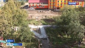 В Палане продолжается благоустройство сквера