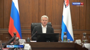 Владимир Солодов наградил депутата краевого заксобрания за оказание помощи населению подшефных территорий