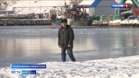 Несколько жителей краевой столицы провалились под лед