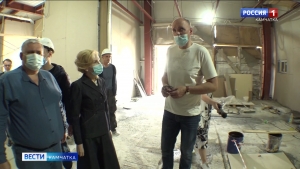 Ирина Яровая следит за возведением нового спорткомплекса