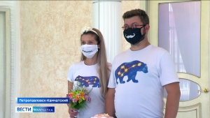 Туристы из северной столицы зарегистрировали брак на Камчатке