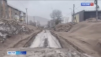 Поселки Ключи и Козыревск накрыло огромным слоем пепла из-за извержения Шивелуча