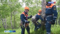 Тренировку по спасению скалолазов провели спасатели МЧС на Никольской сопке