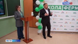 Дипломы выпускников "Школы фермера" получили 15 аграриев края