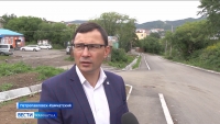 Владимир Каюмов проверил ход ремонтных работ в поселке Завойко