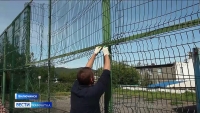В Вилючинске восстанавливают площадку для мини-футбола