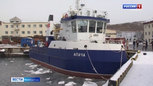Поднятия флага на сейнере "АПАЧА"
