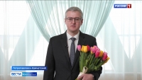 Губернатор края Владимир Солодов поздравил жительниц полуострова с 8 марта