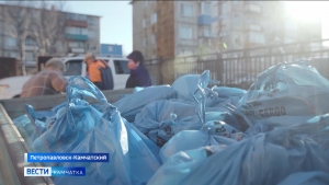 Волонтеры передали камчатским ветеранам рыбные наборы